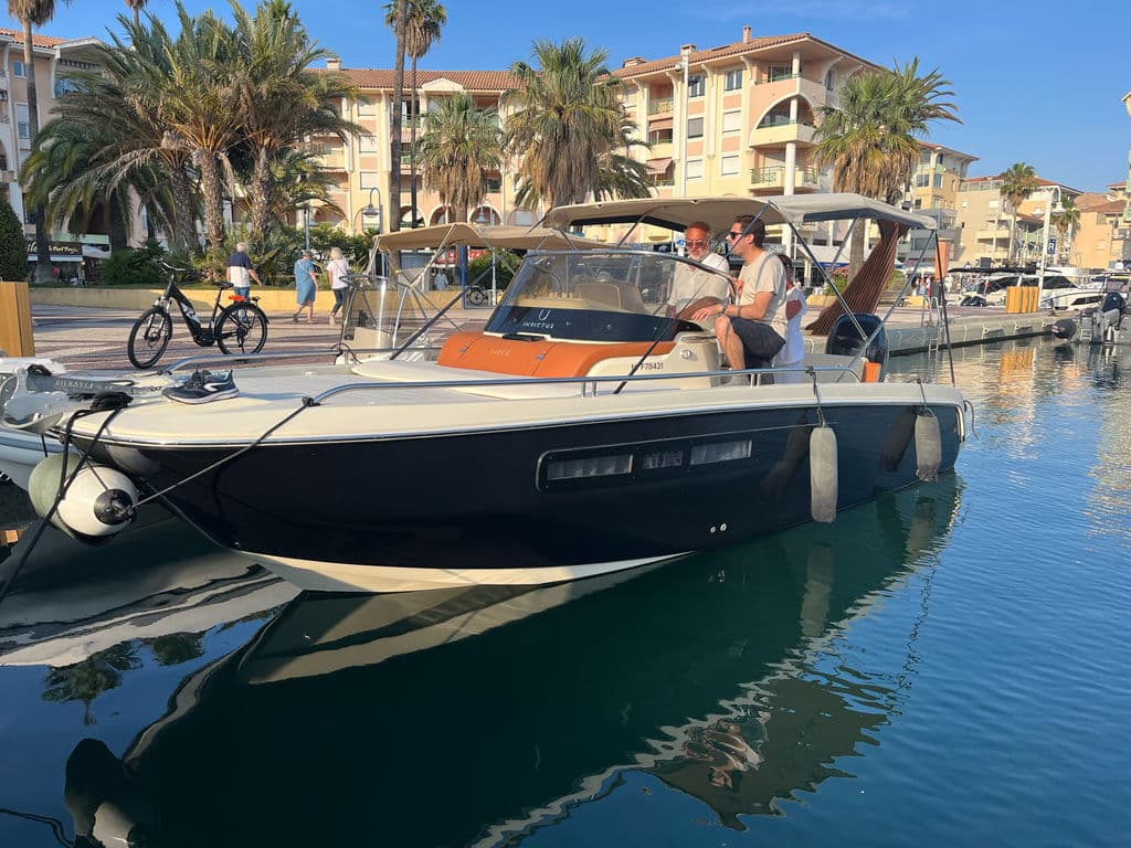 Invictus 240 CX — Invictus 240 CX